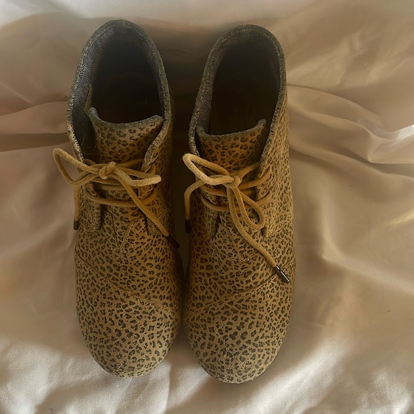 Tom’s cheetah bootie size 7 (Desert Wedge Suede) - Picture 5 of 5